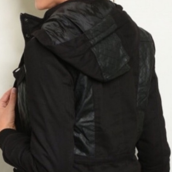 Black hooded Quilted Utility Jacket. Size Small - Picture 4 of 7